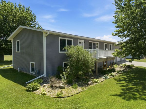 200 Country Heights Drive, Sumner, IA 50674