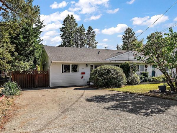 855 Sevenoaks Rd, Saanich, BC V8X 3V8
