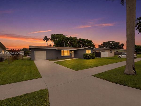 2901 Cleveland St, Hollywood, FL 33020