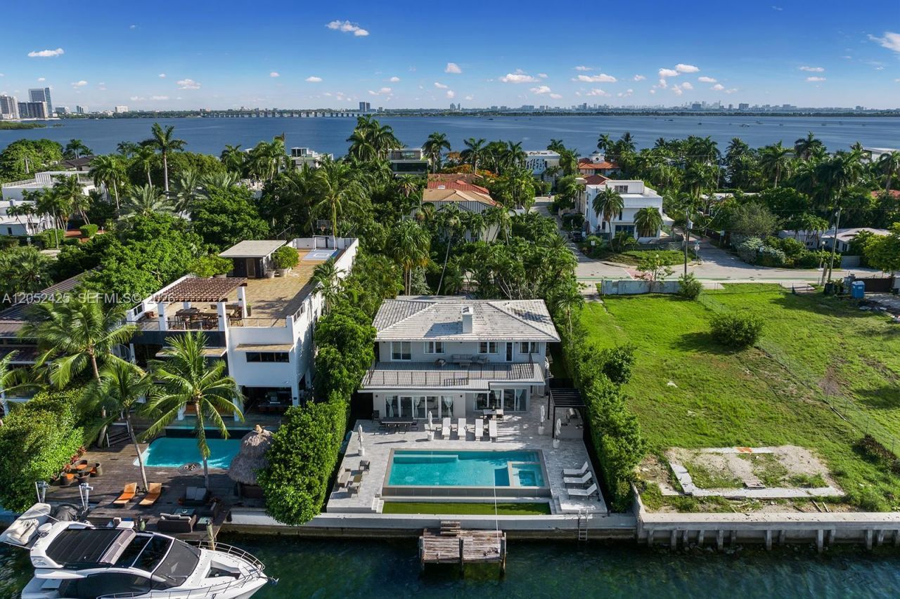 1300 S Venetian Way , Miami, FL 33139 Photo