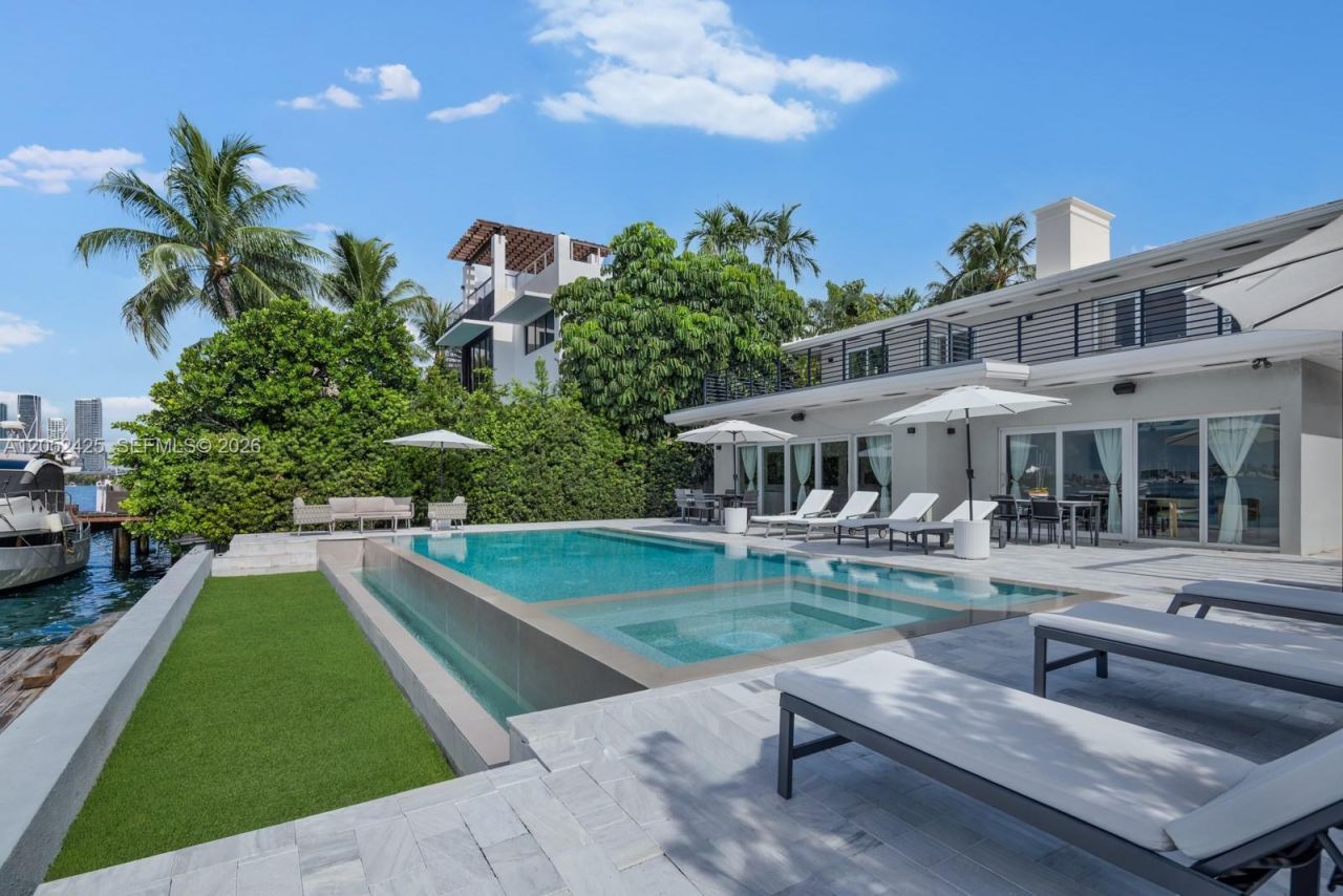 1300 S Venetian Way , Miami, FL 33139 Photo