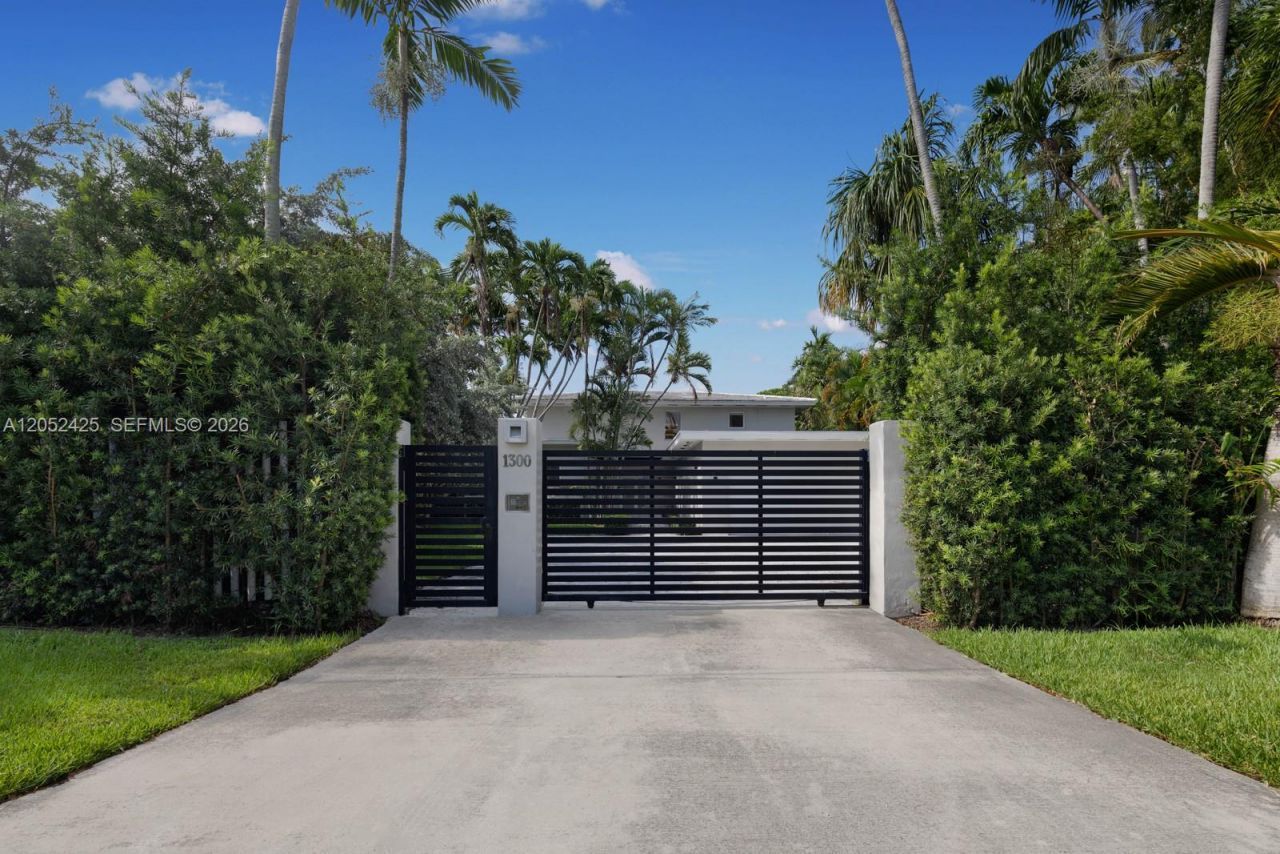 1300 S Venetian Way , Miami, FL 33139 Photo