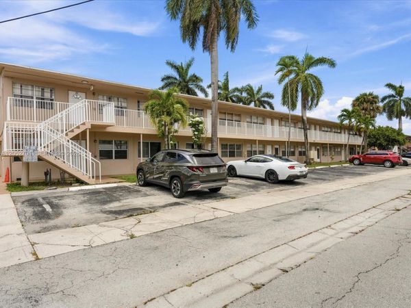 230 SW 11th Ave , Unit 8, Hallandale Beach, FL 33009