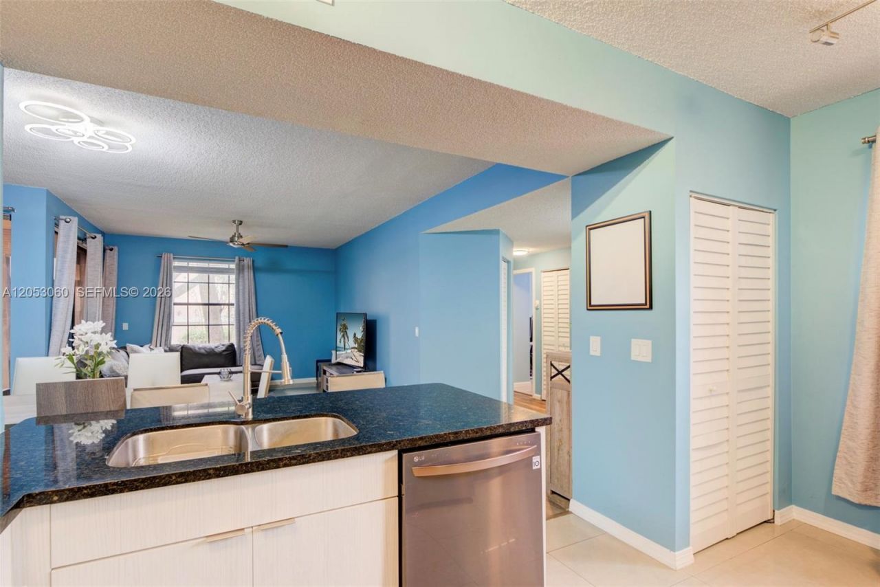 11856 NW 11th St, Unit 11856, Pembroke Pines, FL 33026 Photo