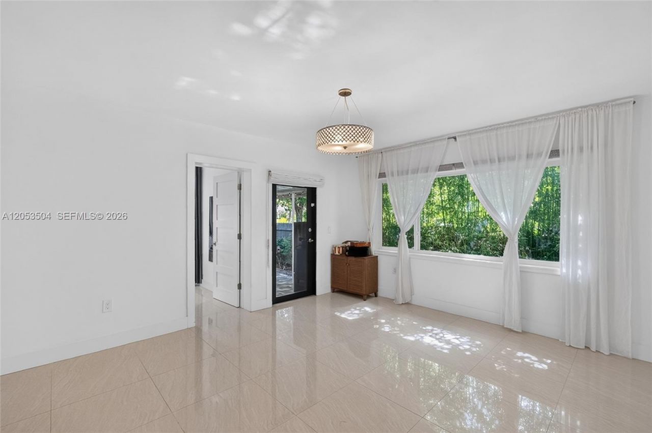 2543 SW 15th St , Miami, FL 33145 Photo