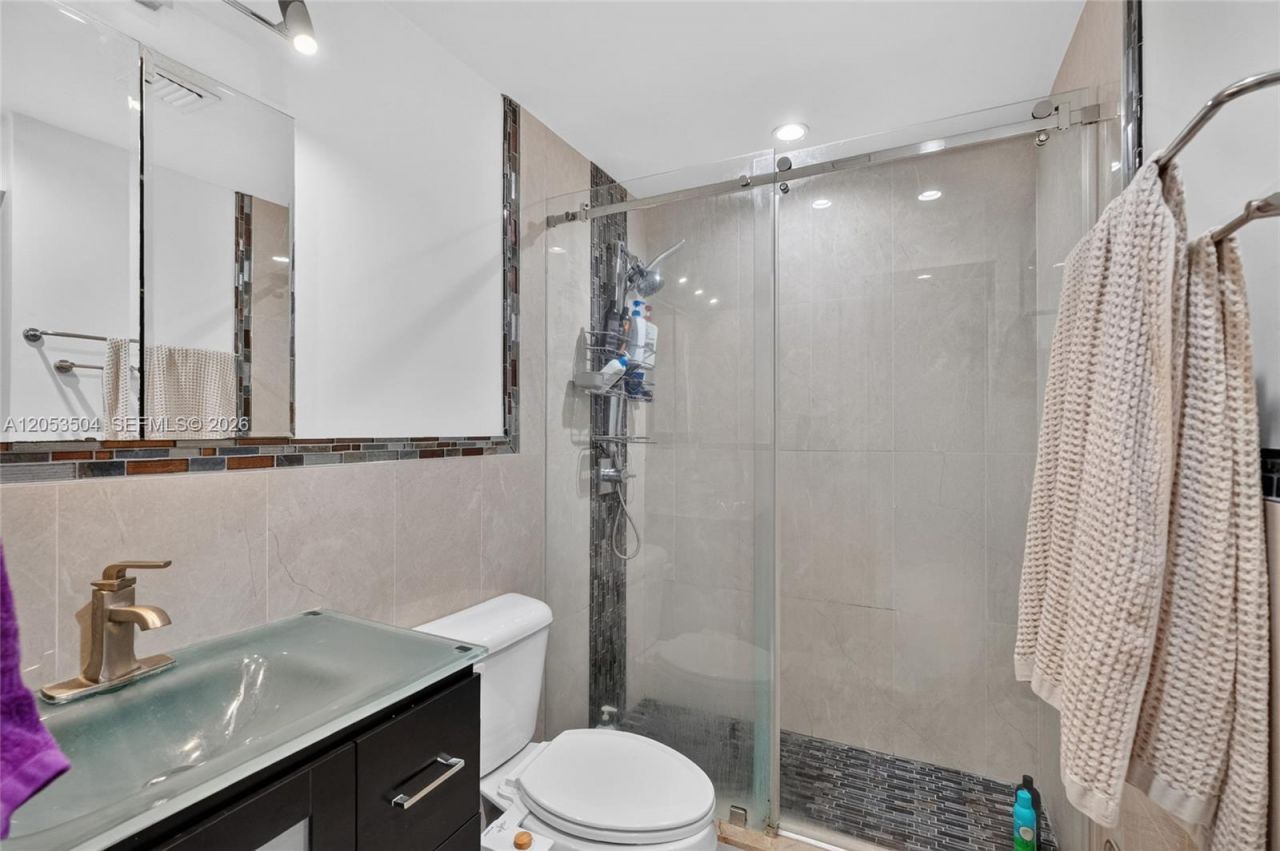 2543 SW 15th St , Miami, FL 33145 Photo