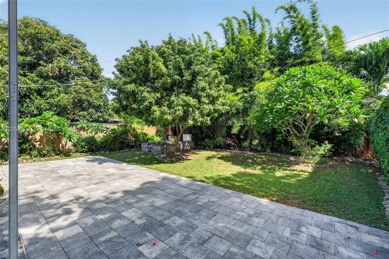 2543 SW 15th St , Miami, FL 33145 Photo