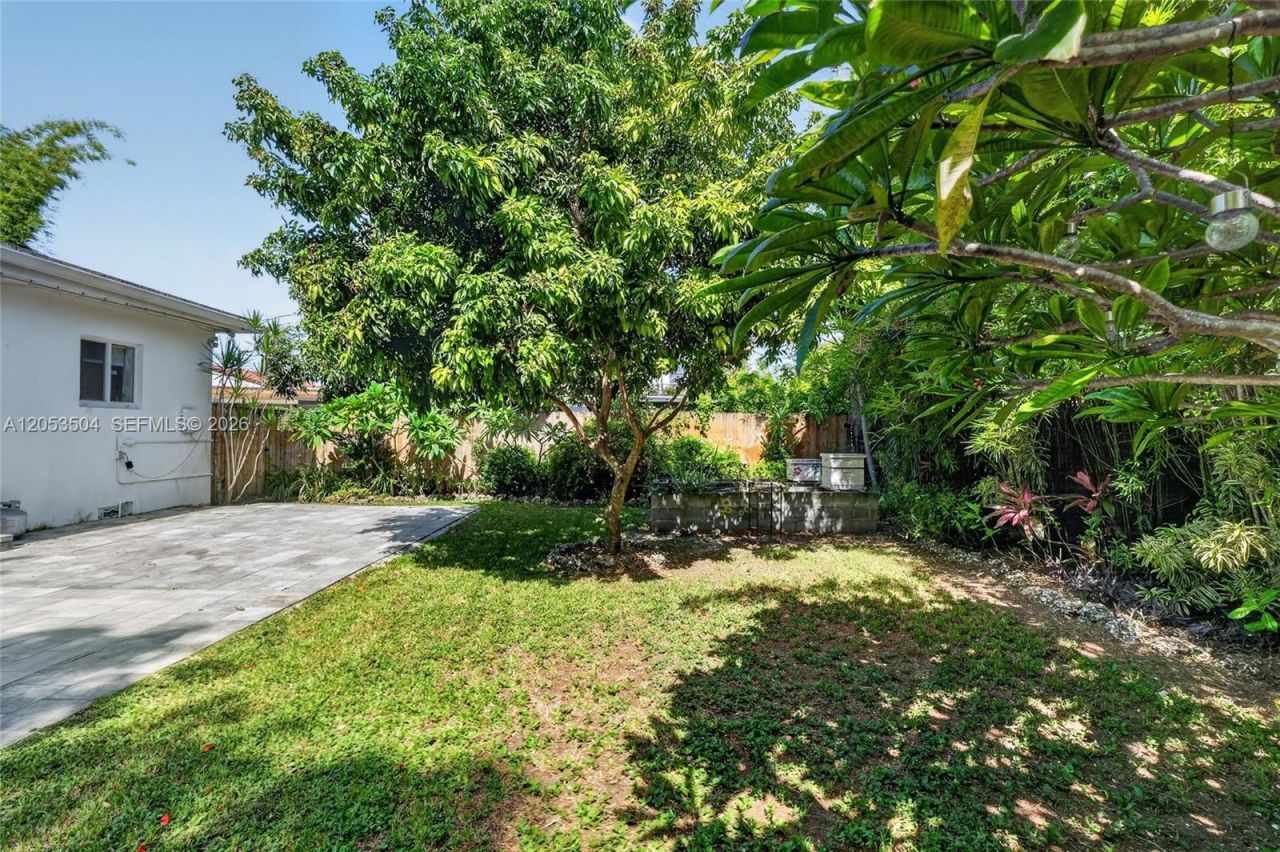 2543 SW 15th St , Miami, FL 33145 Photo