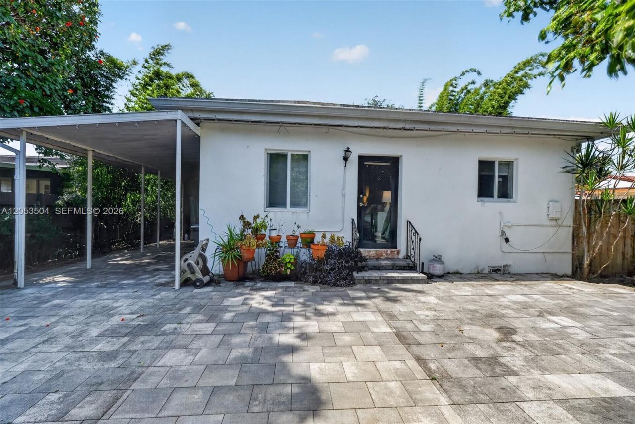 2543 SW 15th St , Miami, FL 33145 Photo