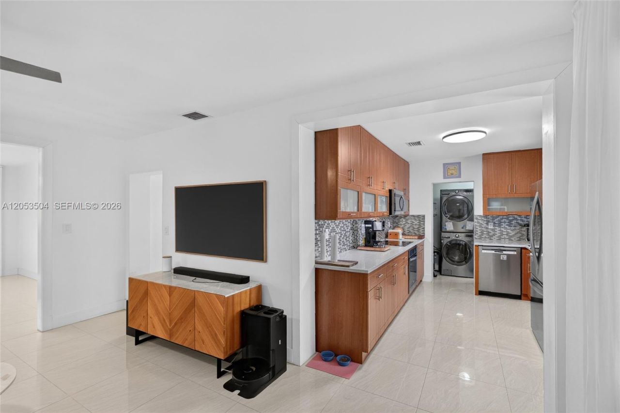 2543 SW 15th St , Miami, FL 33145 Photo