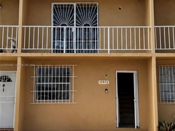 10972 SW 4th St , Unit J2, Sweetwater, FL 33174