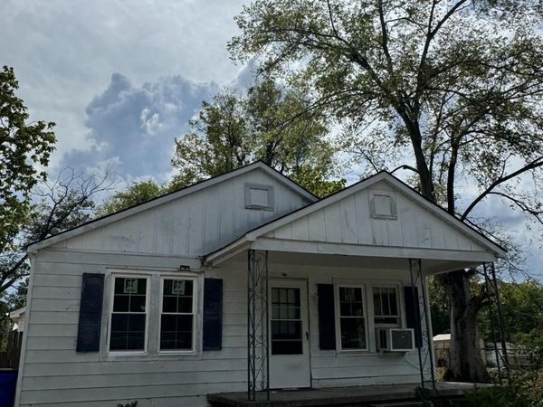 608 Marion Ave, Florence, AL 35630