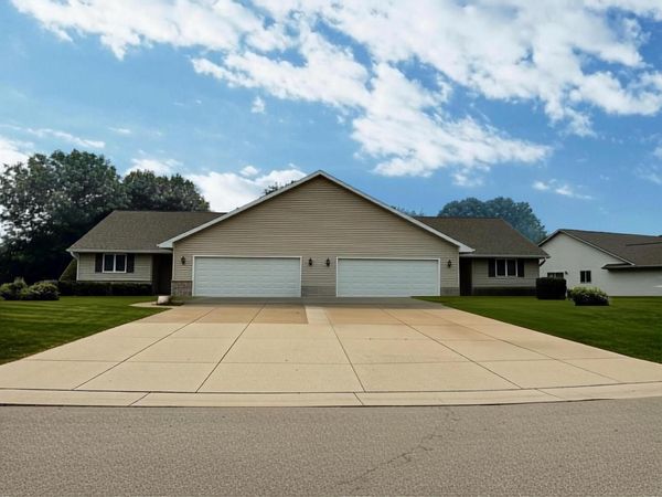 W3181 WESTOWNE COURT, Appleton, WI 54915