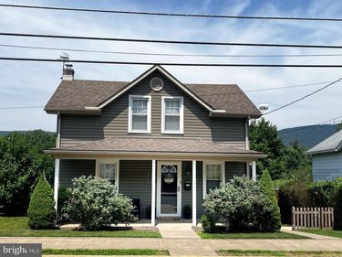 425 E FREEDOM AVENUE, BURNHAM, PA 17009