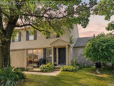 30 Pine Tree Ridge Drive, Waterford Twp, MI 48327