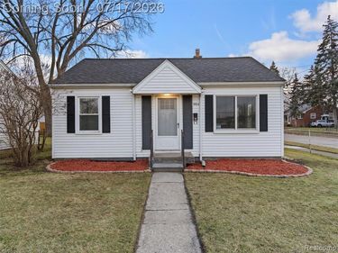 904 E Otis Avenue, Hazel Park, MI 48030