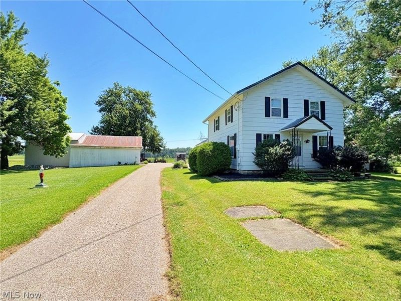 10677 Baumhart Road, Amherst, OH 44001 Photo 3