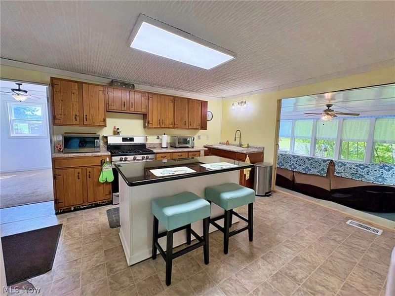 10677 Baumhart Road, Amherst, OH 44001 Photo 8
