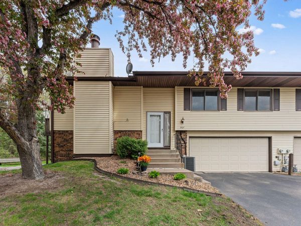 907 Heritage Court W, Vadnais Heights, MN 55127