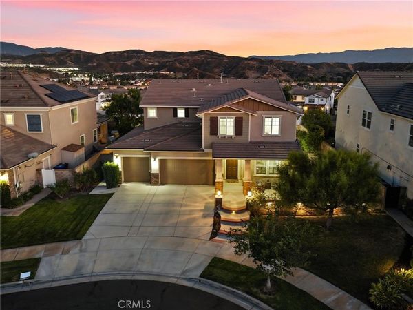 22384 Riverstream Court , Saugus, CA 91350