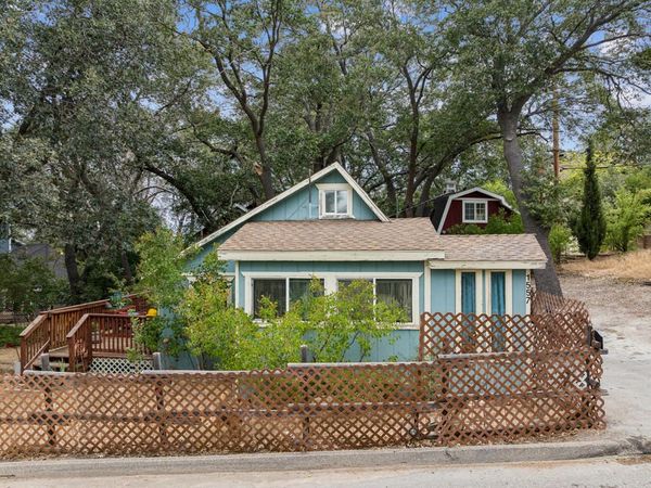 1557 Edge Cliff , Lake Arrowhead, CA 92352