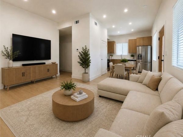8821 Delco Ave, Winnetka, CA 91306