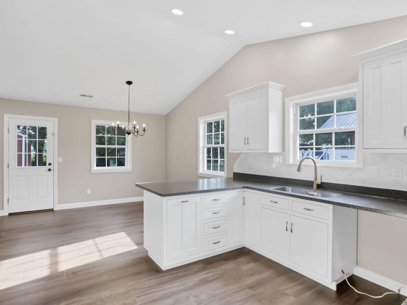 548 Wildflower Drive, Newark, OH 43055 Photo 11