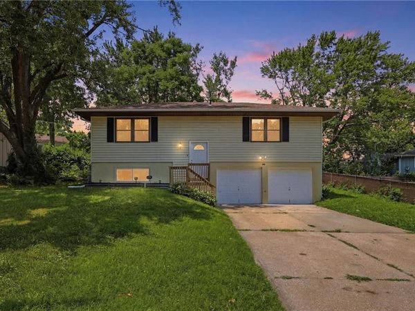 1822 N Grove Drive, Independence, MO 64058