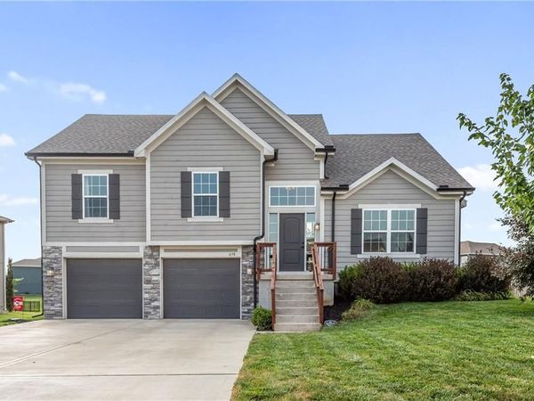 638 SE Colonial Drive, Blue Springs, MO 64014