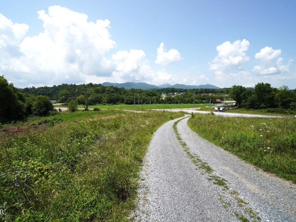 738 W HIGHWAY 25 70 , Newport, TN 37821