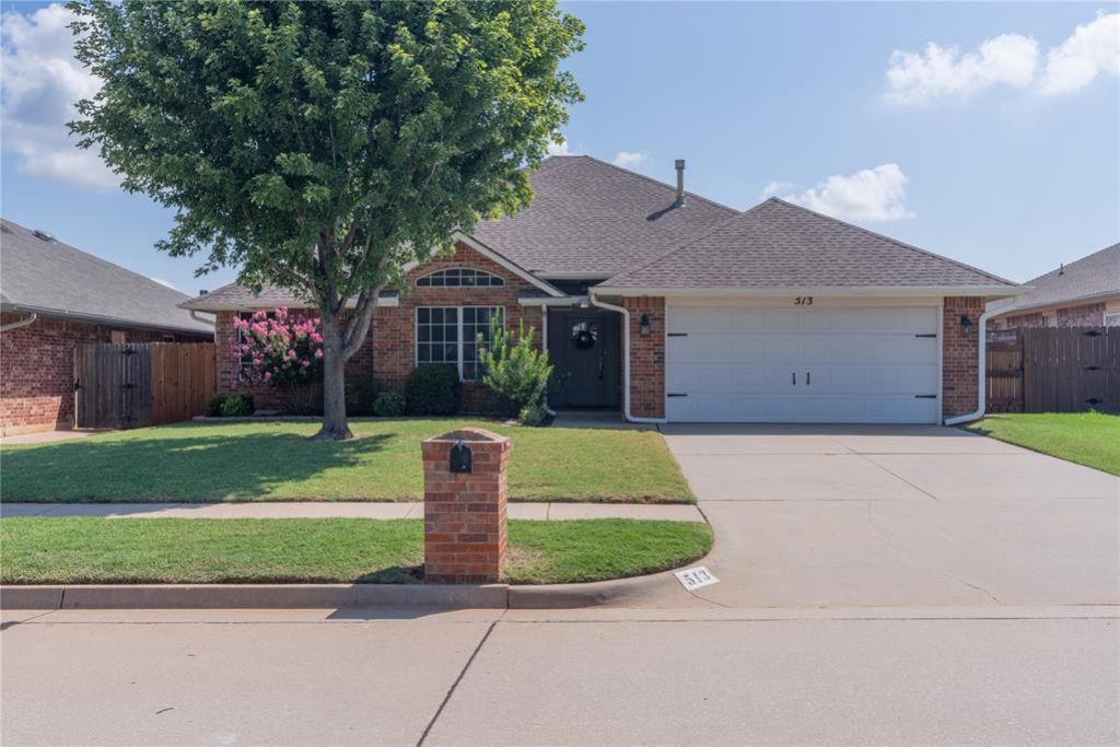 513 Eastview Drive, Yukon, OK 73099 Main Photo