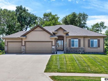 5107 Waterford Avenue, Papillion, NE 68133
