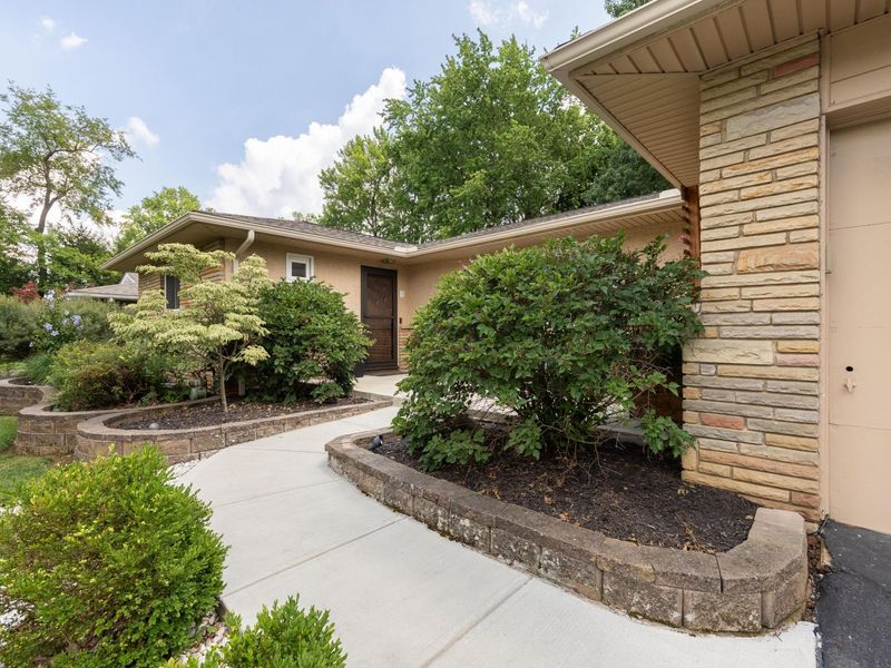 2843 Alder Vista Drive, Columbus, OH 43231 Photo 2