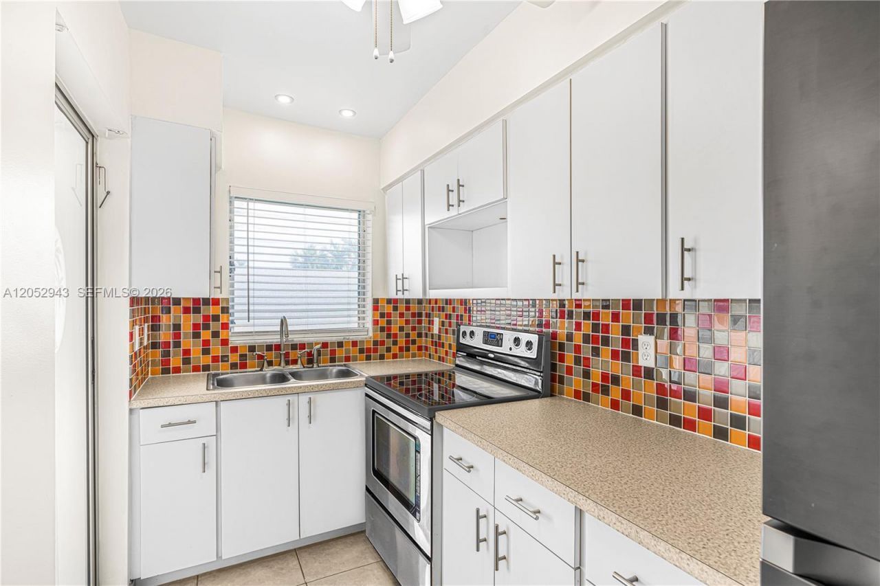 201 NE 14th Ave , Unit 8C, Hallandale Beach, FL 33009 Photo