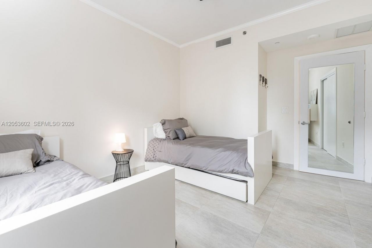 1060 Brickell Ave , Unit 1507, Miami, FL 33131 Photo