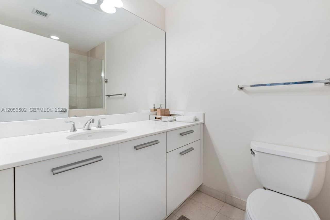1060 Brickell Ave , Unit 1507, Miami, FL 33131 Photo