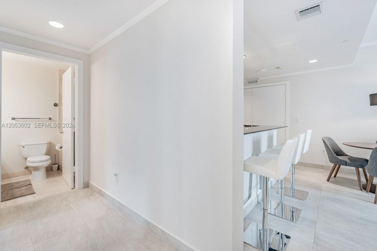 1060 Brickell Ave , Unit 1507, Miami, FL 33131 Photo