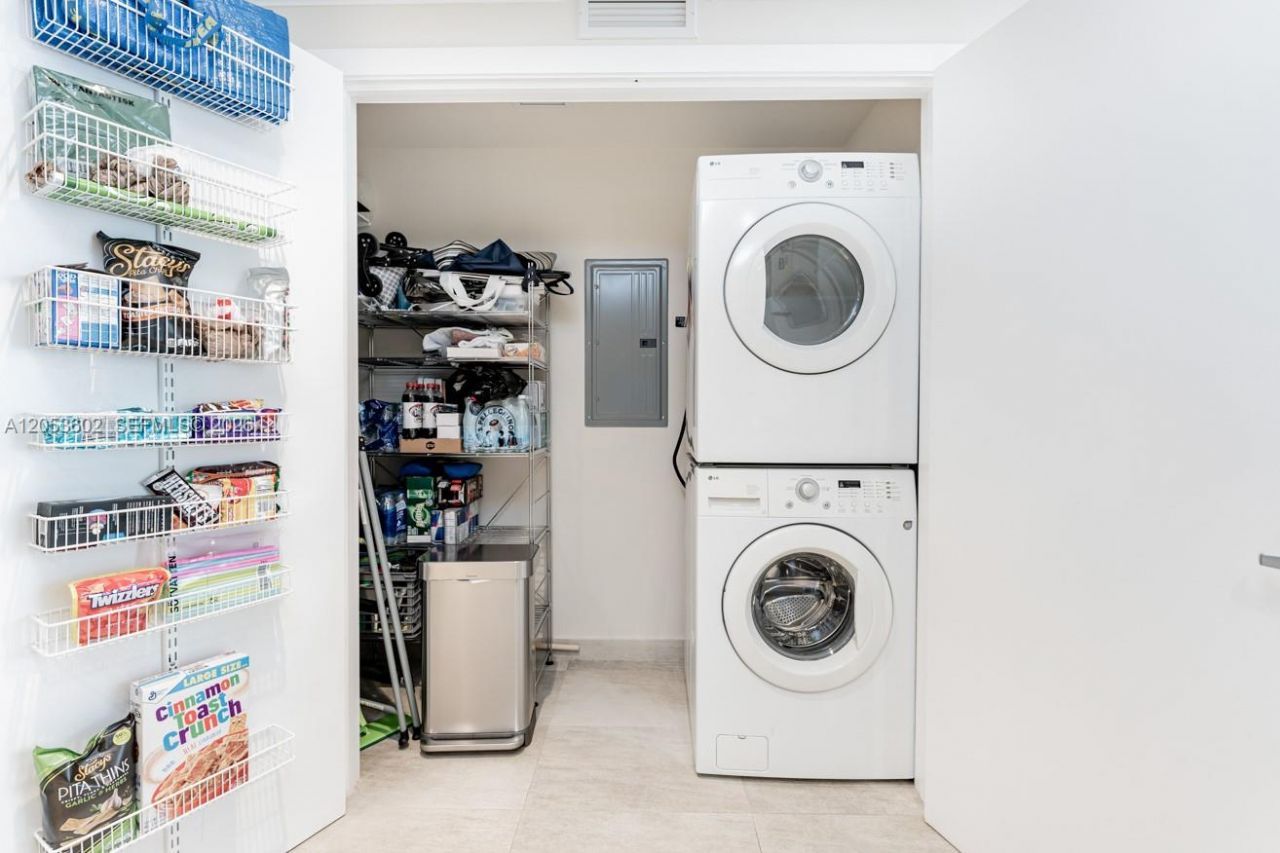 1060 Brickell Ave , Unit 1507, Miami, FL 33131 Photo
