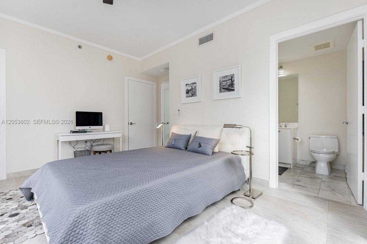 1060 Brickell Ave , Unit 1507, Miami, FL 33131 Photo