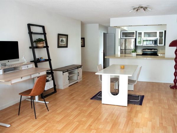 1045 10th St, Unit 204, Miami Beach, FL 33139