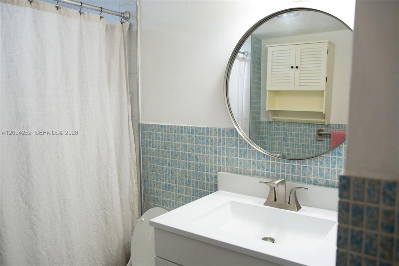 1045 10th St, Unit 204, Miami Beach, FL 33139 Photo