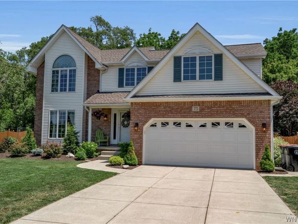 75 Michael's Walk, Lancaster, NY 14086