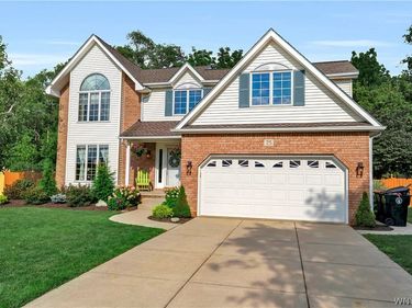 75 Michael's Walk, Lancaster, NY 14086