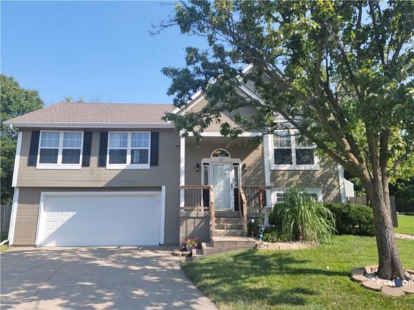 1109 NW Creekside Court, Blue Springs, MO 64015