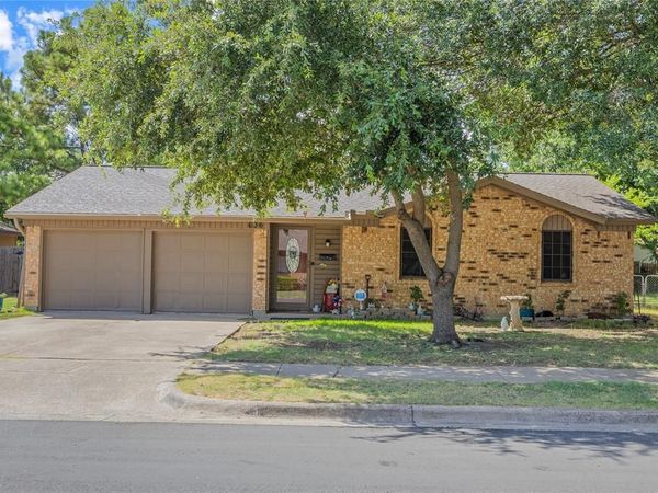 636 Sue Ann Lane , Burleson, TX 76028