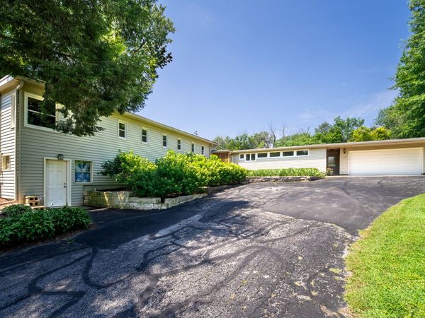1052 Fenno Drive , Riverdale, IA 52722