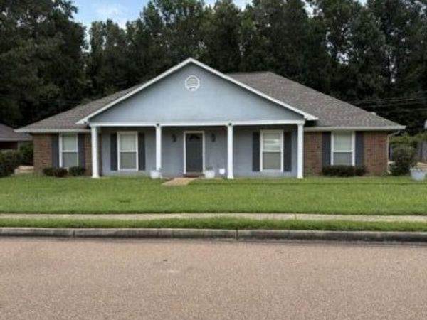 1042 N Azalea Drive, Madison, MS 39110