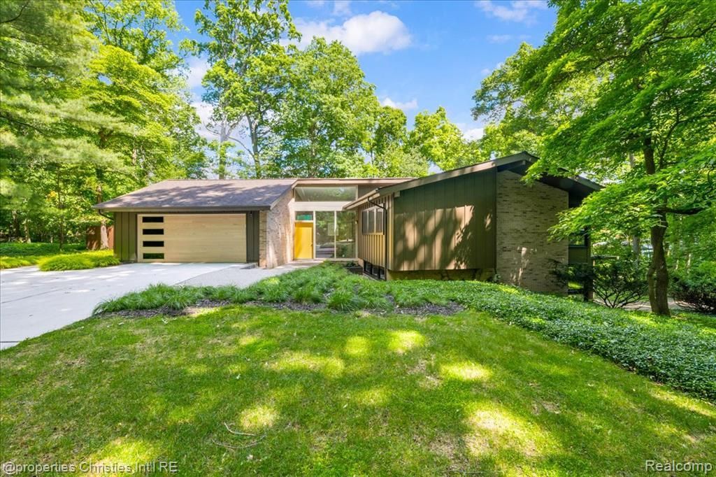 3939 Charing Cross Road, Bloomfield Hills, MI 48304 Main Photo