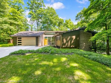 3939 Charing Cross Road, Bloomfield Hills, MI 48304