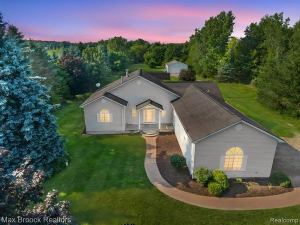 2165 Oakwood Road , Brandon Twp, MI 48462